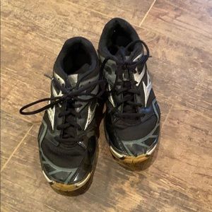 Women’s volleyball shoes